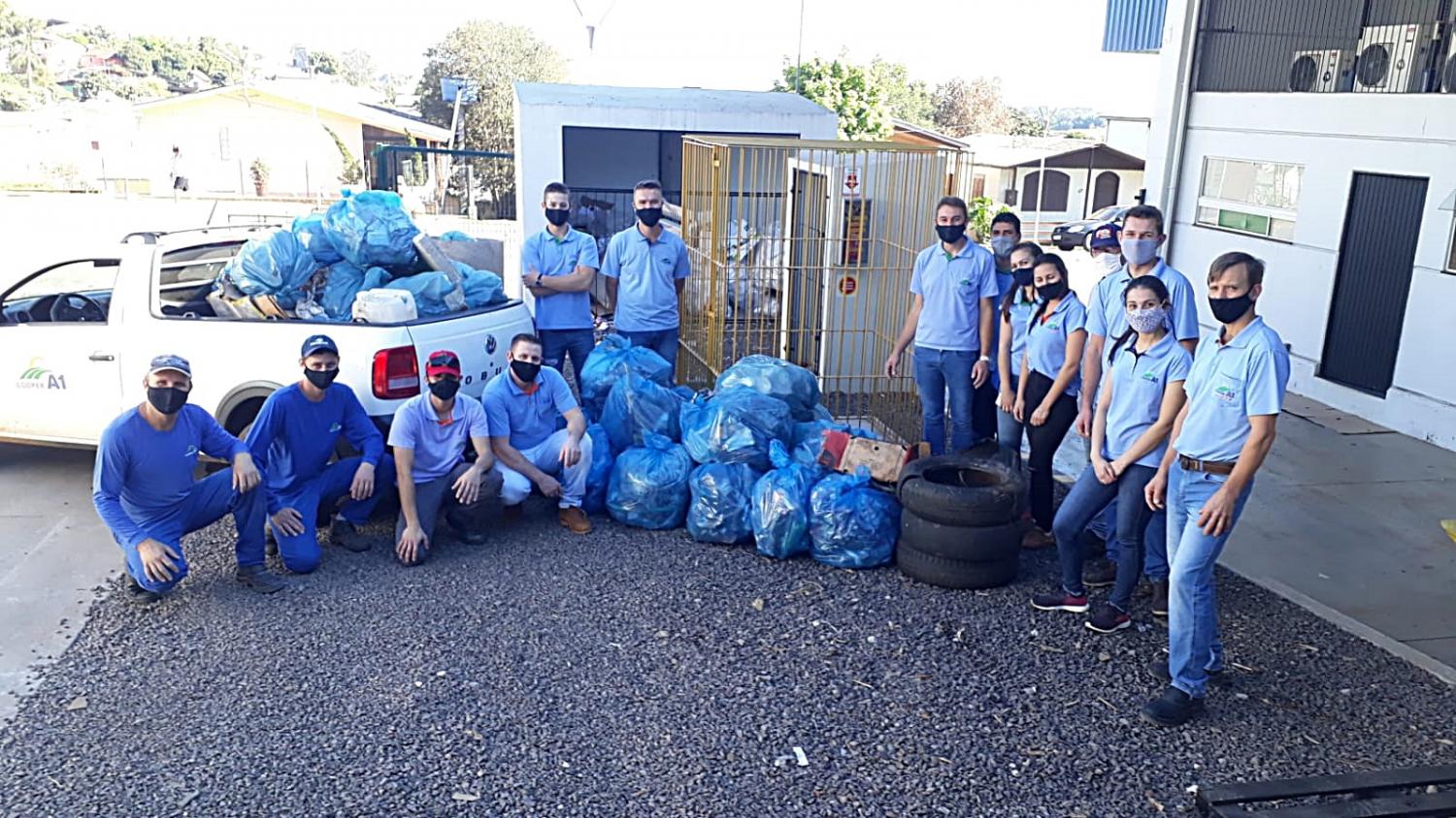 EQUIPE DA COOPERATIVA A1 DE ALPESTRE REALIZA ATIVIDADE ALUSIVA AO RELACIONAMENTO INTERSETORIAL