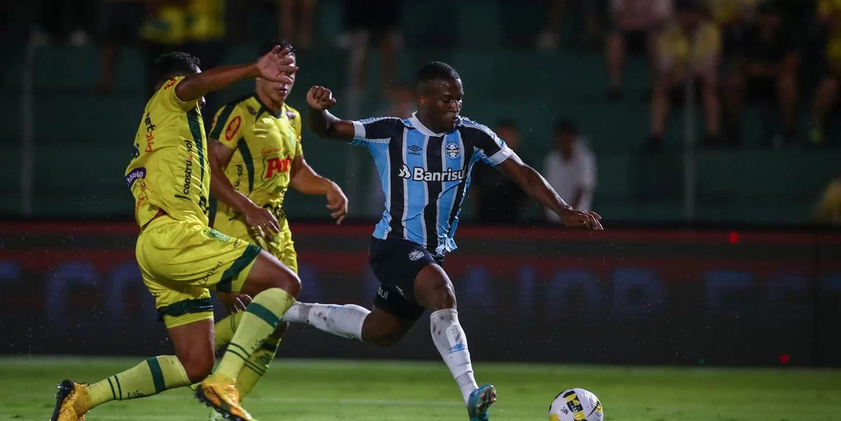 Grêmio sofre com a baixa autoestima e vê pressão para série B aumentar