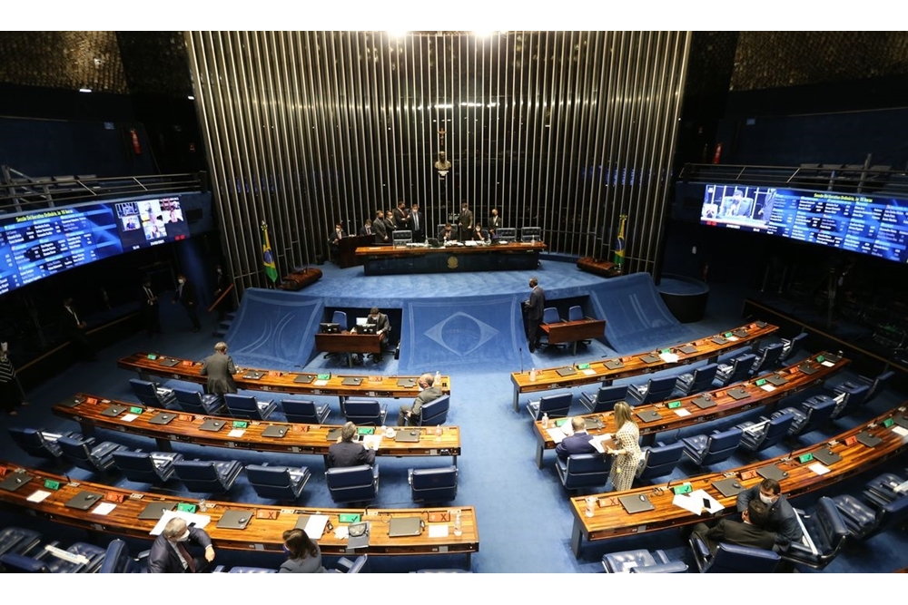 Senado aprova PEC da renda básica garantida pela Constituição