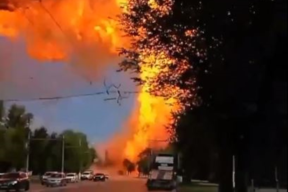 Grande explosão em posto de combustíveis deixa pelo menos 13 feridos na Rússia