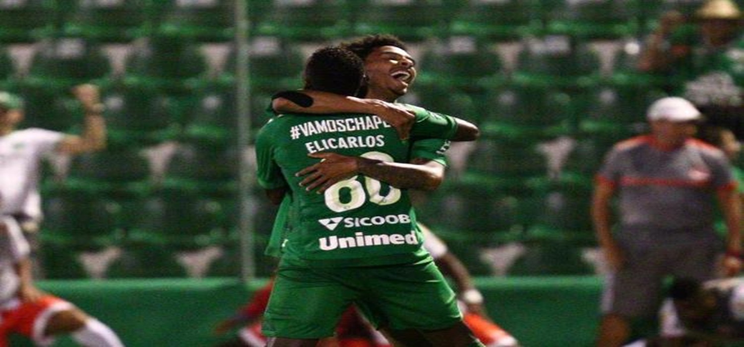 Chapecoense vence e está na final do Catarinense