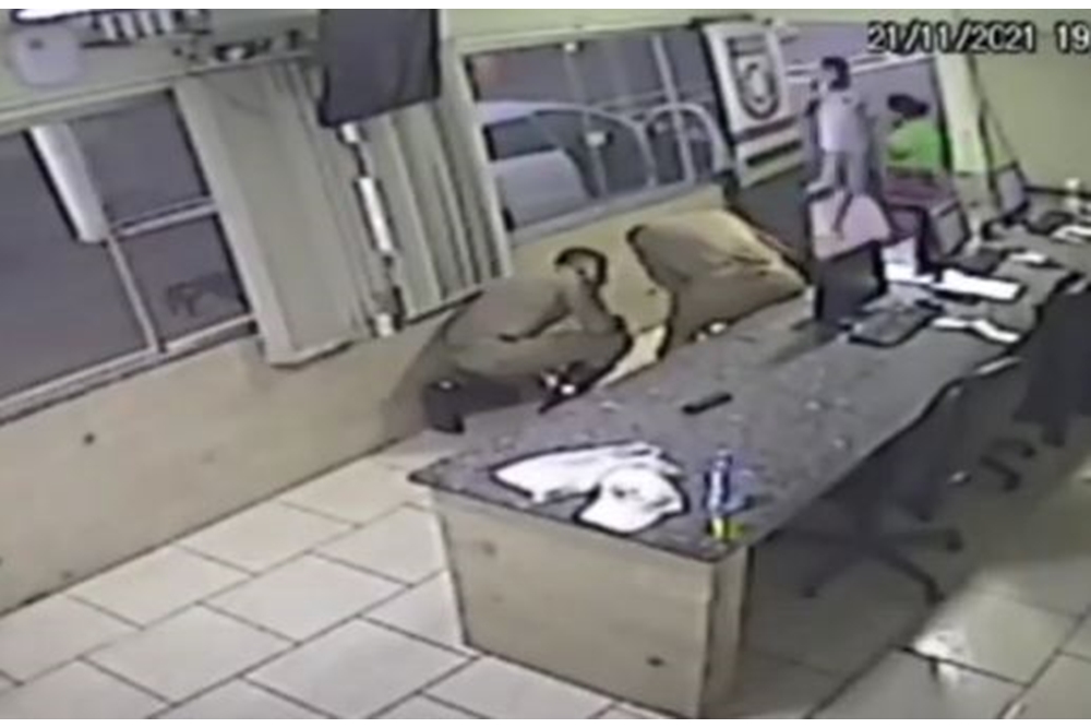 Policiais salvam bebê que estava engasgado com leite materno no Oeste de SC