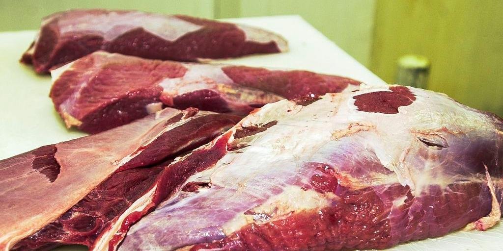 Ações de frigoríficos sobem, mesmo com exportações suspensas pela