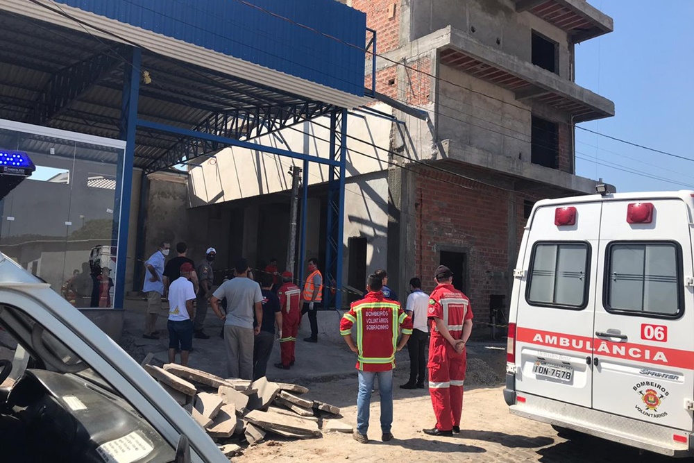 Pai e filho morrem após caírem de edifício em construção